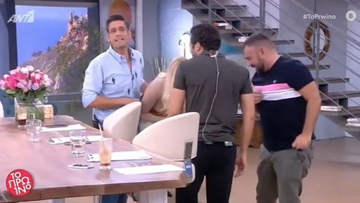 Ατύχημα στον τηλεοπτικό “αέρα” για τη Φαίη Σκορδά – Έπεσε στο έδαφος – ΒΙΝΤΕΟ
