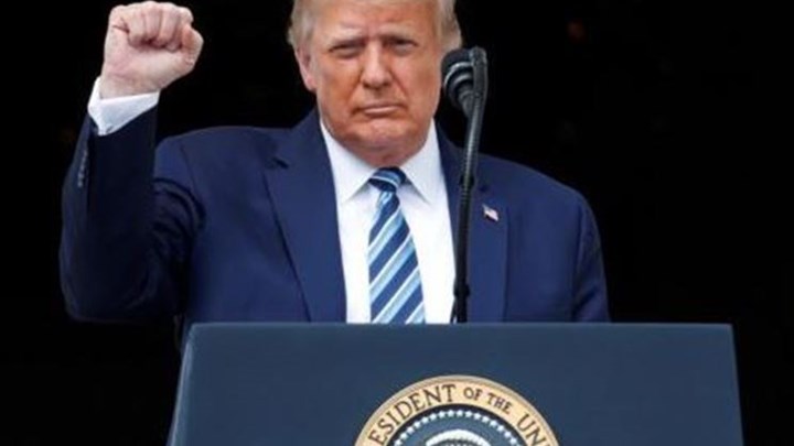 O Τραμπ άρχισε τις προεκλογικές συγκεντρώσεις: Θα σας φιλήσω όλους – ΦΩΤΟ – ΒΙΝΤΕΟ