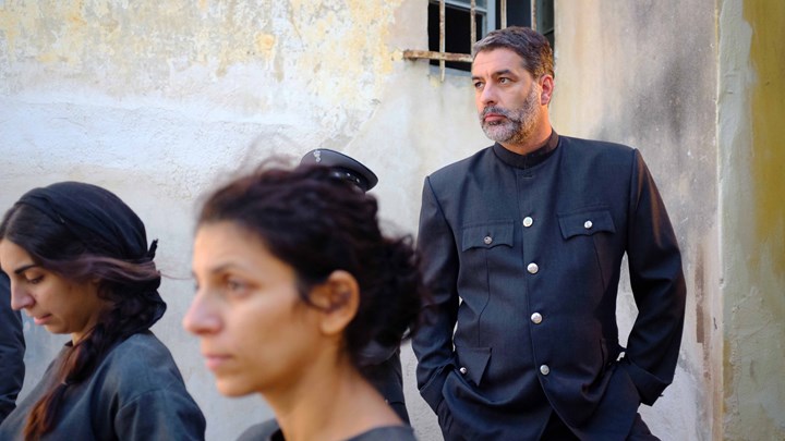 Άγριες Μέλισσες: Η Ελένη υπομένει σιωπηλά τα βασανιστήρια του Βόσκαρη