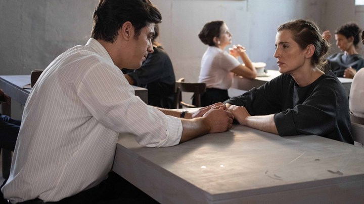 Άγριες Μέλισσες: Κυπραίος, Μυρσίνη και Βόσκαρης στο “στόχαστρο” του Twitter – Τα καλύτερα memes