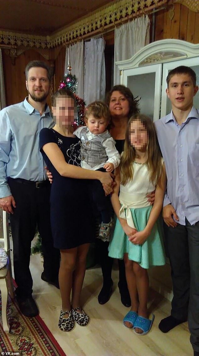 Φρίκη στη Ρωσία: Δασκάλα σκότωσε τον 4χρονο γιο της – Τον κρέμασε χρησιμοποιώντας το καλσόν της