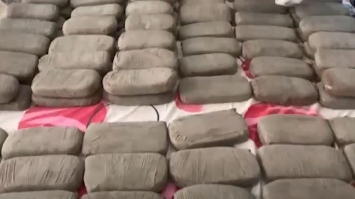 Νοίκιασαν διαμέρισμα Airbnb για να διακινούν ναρκωτικά στην Αθήνα – Εντοπίστηκαν 102 κιλά ηρωίνης