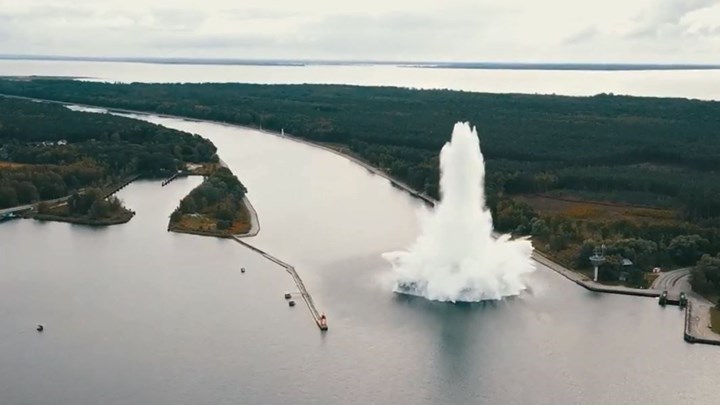 Πολωνία: Εντυπωσιακή εξουδετέρωση βόμβας του Β’ Παγκοσμίου Πολέμου – BINTEO