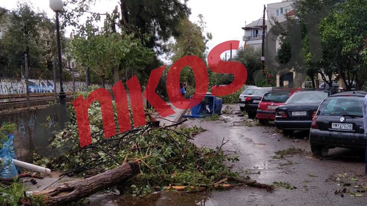 Κακοκαιρία: Εικόνες από τις ζημιές στο Νέο Ηράκλειο και την Πεύκη – ΦΩΤΟ αναγνώστη