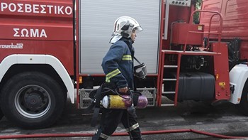 Φωτιά στο Σπατατζίκι Αττικής – Ακινητοποιήθηκε τρένο για λόγους ασφαλείας