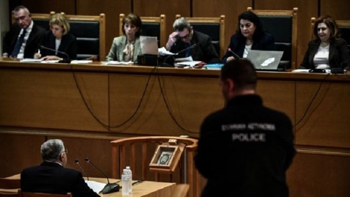 Δίκη Χρυσής Αυγής – Συνήγορος Μιχαλολιάκου: “Όλη αυτή η ιστορία κρίνεται επειδή σήκωνε το δεξί χέρι”