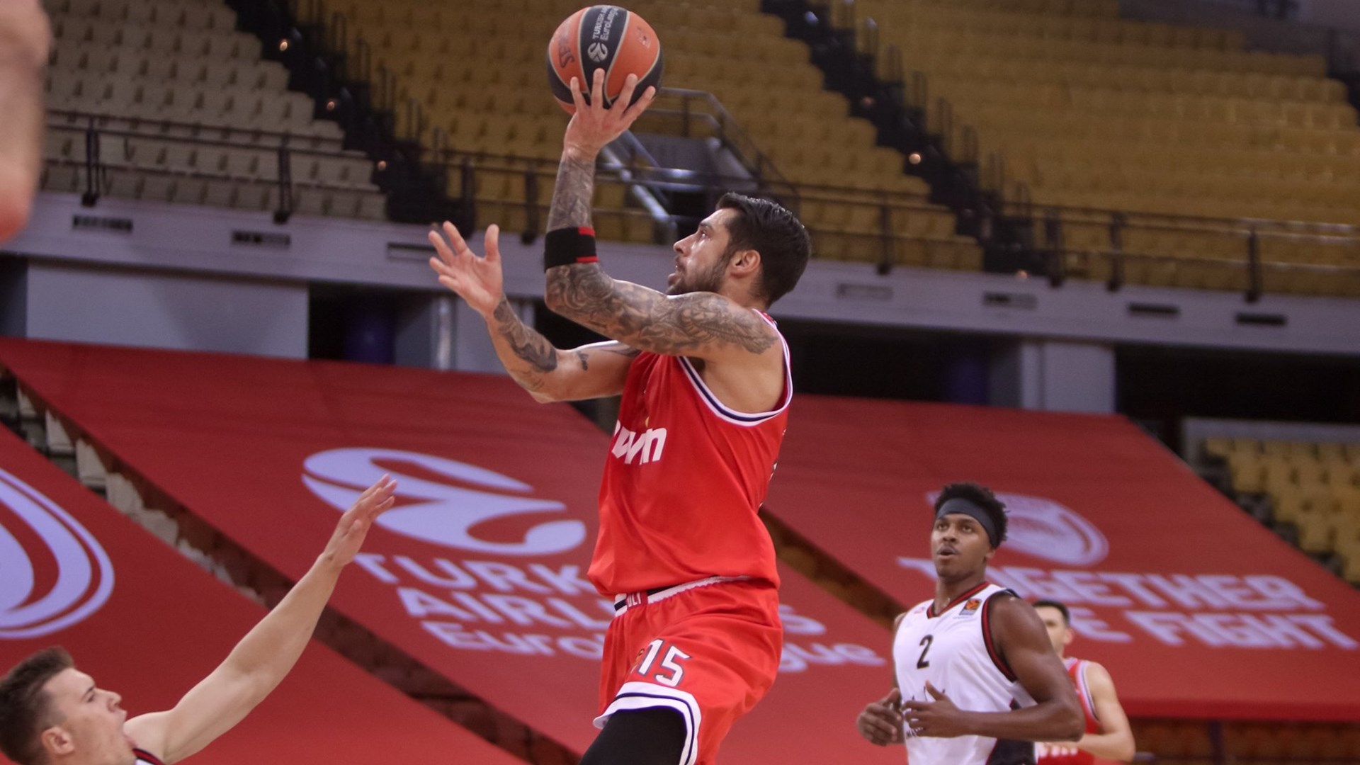 Ολυμπιακός-Αρμάνι Μιλάνο 63-58 (30′)