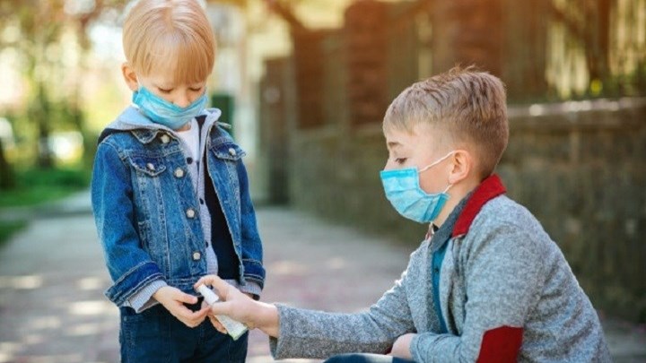 Ισπανία: Εκτοξεύθηκαν τα περιστατικά δηλητηρίασης παιδιών από αντισηπτικό τζελ