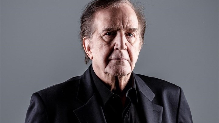 «Σταματήστε τον χρόνο, θέλω να κατέβω» – Ο Κωνσταντίνου αποκαλύπτει το θέμα του μονολόγου που έγραψε και θα παίξει