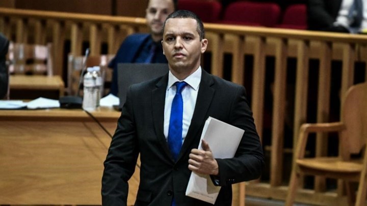 Δίκη Χρυσής Αυγής: Σόου Κασιδιάρη – “Δεν είναι δυνατόν να κρίνετε με 20.000 βίαιους διαδηλωτές απ’ έξω”