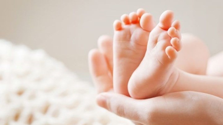 Επίδομα γέννησης: Εγκρίθηκε η δαπάνη για την καταβολή του – Ποιους αφορά