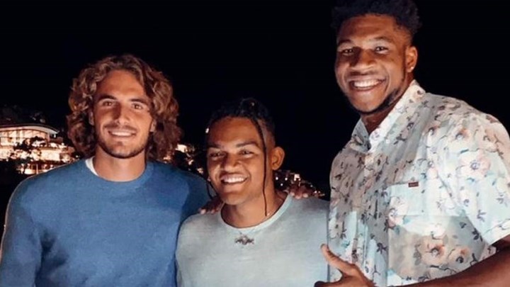 Γιάννης Αντετοκούνμπο: Το ξεχωριστό δώρο που έκανε στον Τσιτσιπά – ΒΙΝΤΕΟ