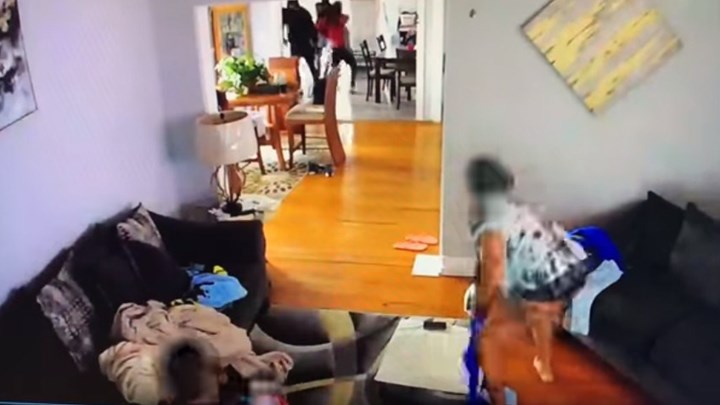 ΗΠΑ: Ατρόμητος πιτσιρικάς τα έβαλε με ένοπλους ληστές που εισέβαλαν στο σπίτι του – ΒΙΝΤΕΟ