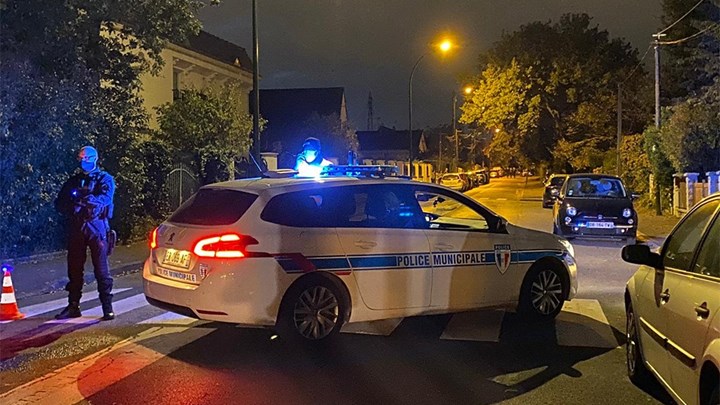 Ο τρόμος επέστρεψε στο Παρίσι: Αποκεφάλισε καθηγητή φωνάζοντας “Αλλάχ Ακμπάρ” – 18χρονος Τσετσένος ο δράστης