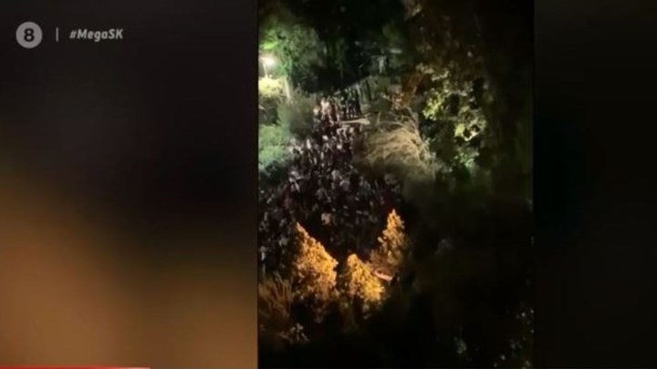 Κορονοϊός: Εικόνες συνωστισμού μετά τα μεσάνυχτα στο Κολωνάκι – Οι αποστάσεις πήγαν… περίπατο – ΒΙΝΤΕΟ