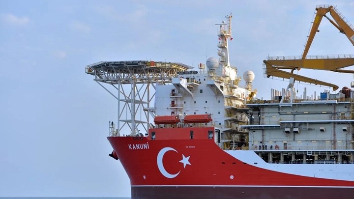 Τουρκία: Το γεωτρύπανο Κανουνί διέρχεται τα Δαρδανέλλια