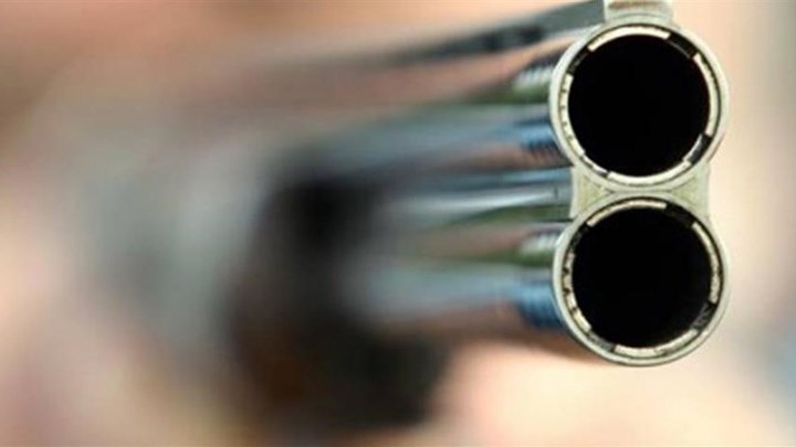 Σκηνές Φαρ Ουέστ στο Αγρίνιο: Πυροβόλησαν εναντίον επτά ατόμων μεταξύ των οποίων κι ένα βρέφος