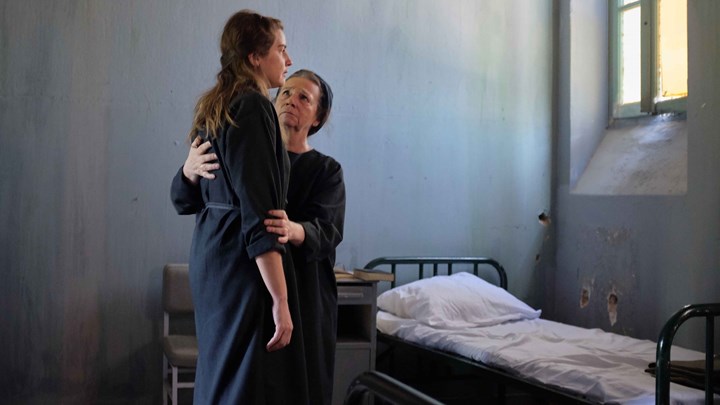 Άγριες Μέλισσες: Έξι χρόνια μετά – Η Ελένη συνεχίζει να υπομένει τα βασανιστήρια του Βόσκαρη