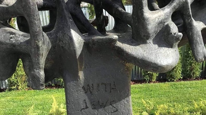 Θεσσαλονίκη: Βανδάλισαν το Μνημείο Ολοκαυτώματος – Η ανακοίνωση του ΥΠΕΞ