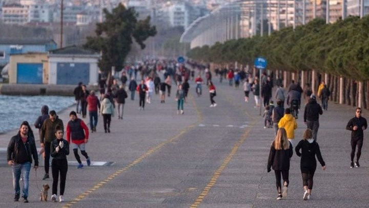 Κορονοϊός-Θεσσαλονίκη: Στα 33 έτη ο μέσος όρος ηλικίας των κρουσμάτων – Τι συζητήθηκε στην τηλεδιάσκεψη