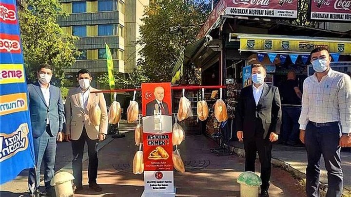 Χαμός στην Τουρκία με τα «κρεμασμένα ψωμιά» του Μπαχτσελί – Δριμύ κατηγορώ κατά Ερντογάν