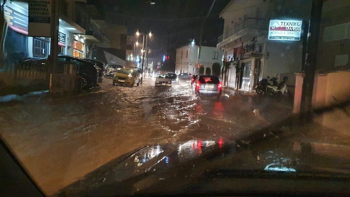 Κακοκαιρία: Προβλήματα στο Ρέθυμνο από την έντονη βροχόπτωση – Ποτάμια οι δρόμοι – ΦΩΤΟ