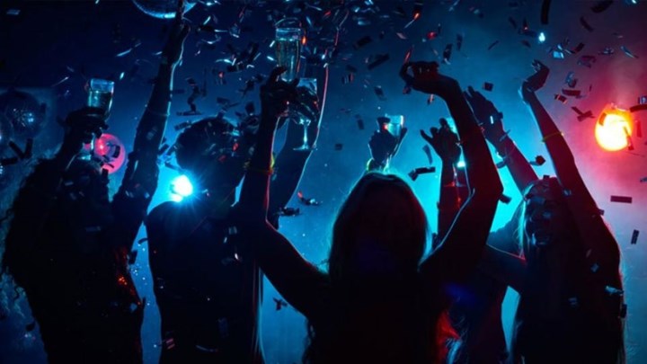 Κορονοϊός – Θεσσαλονίκη: Κρυφά πάρτι – βόμβες σε υπόγεια και ταράτσες