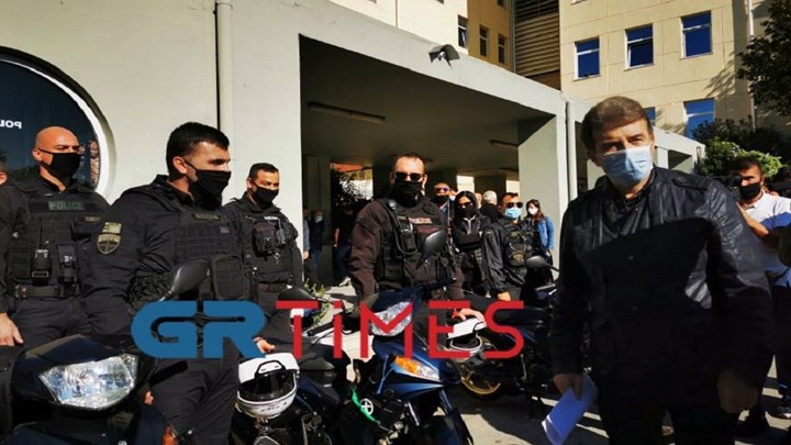 Χρυσοχοΐδης: Η θέση των παιδιών είναι στο σχολείο και όχι στον δρόμο – Κανείς δε θέλει να κυνηγάει 14χρονους