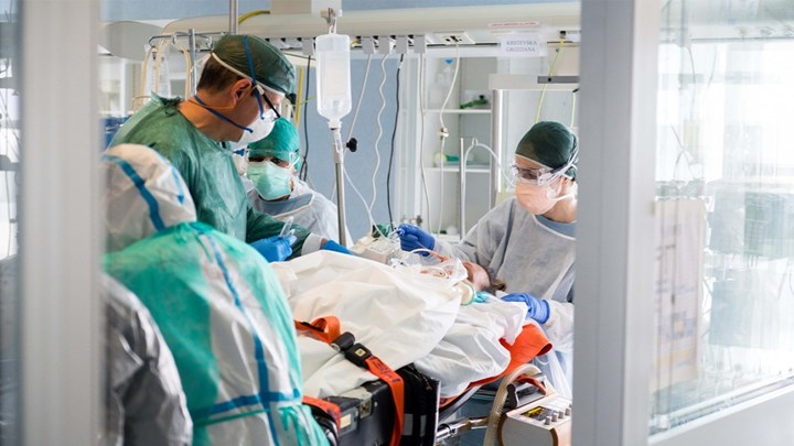 Κορονοϊός: Γιατί το δεύτερο κύμα είναι λίγοτερο φονικό