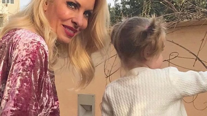 Ελένη Μενεγάκη: Έτσι βρήκε την κορούλα της Μαρίνα να την περιμένει στο σπίτι – ΦΩΤΟ