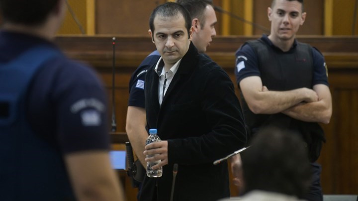 Χρυσή Αυγή: Παραδόθηκε ο πυρηνάρχης της Νίκαιας, Γιώργος Πατέλης – ΤΩΡΑ