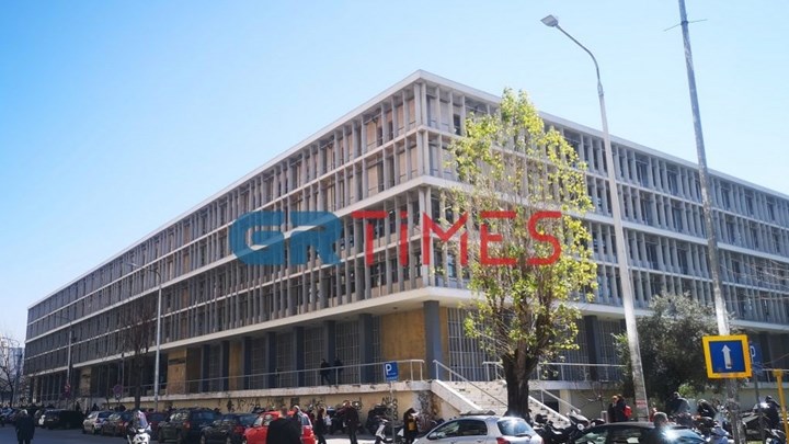 Συναγερμός στη Θεσσαλονίκη: Τηλεφώνημα για βόμβα στα Δικαστήρια – Εκκενώθηκε το κτίριο – ΤΩΡΑ
