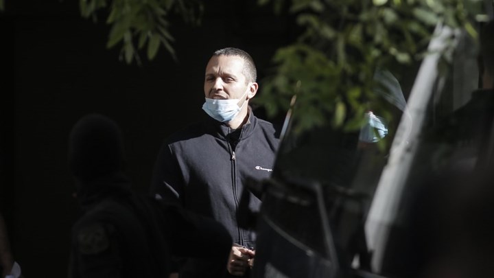 Σόου Κασιδιάρη: “Ζήτω η Ελλάς” φώναξε μπαίνοντας στην κλούβα