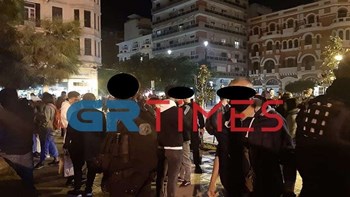 Κορονοϊός: Απίστευτος συνωστισμός στο κέντρο της Θεσσαλονίκης – ΦΩΤΟ – ΒΙΝΤΕΟ