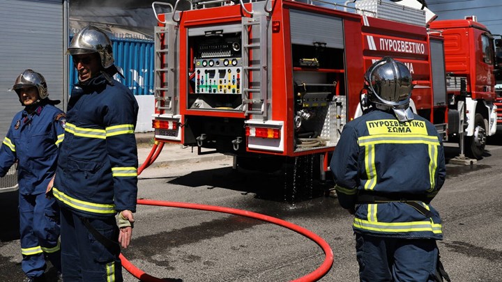 Φωτιά σε κτίριο στον Κολωνό
