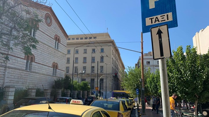 Οκτώ νέες πιάτσες ταξί στο κέντρο της Αθήνας