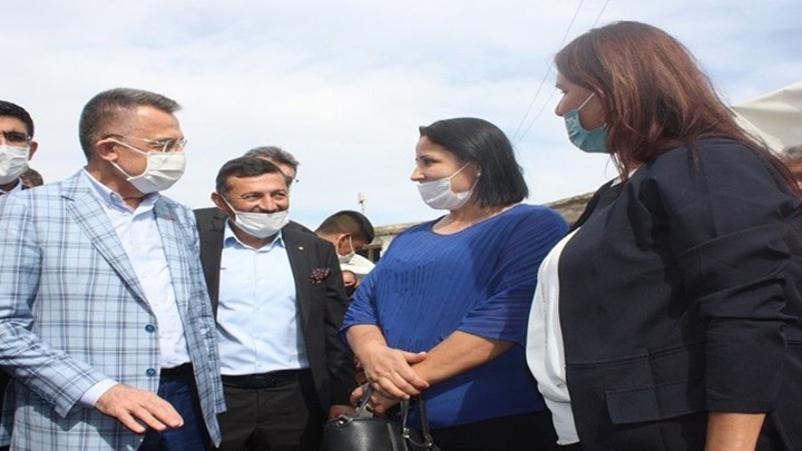 Προκλητική εμφάνιση Οκτάι στα Βαρώσια -ΦΩΤΟ – ΒΙΝΤΕΟ