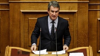 Λοβέρδος: “Ναι” στην πρόταση δυσπιστίας, δεν ταυτιζόμαστε όμως με τους “ιππότες σωτηρίας”