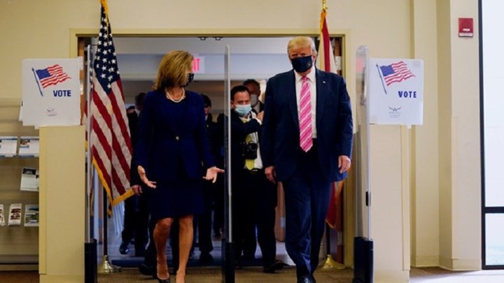 Τραμπ: Άσκησε το εκλογικό του δικαίωμα στη Φλόριντα – “Ψήφισα έναν τύπο που τον λένε Τραμπ”