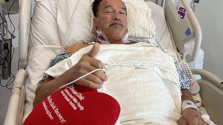 Άρνολντ Σβαρτσενέγκερ: Υπεβλήθη σε επέμβαση ανοιχτής καρδιάς – Η ΦΩΤΟ από το νοσοκομείο