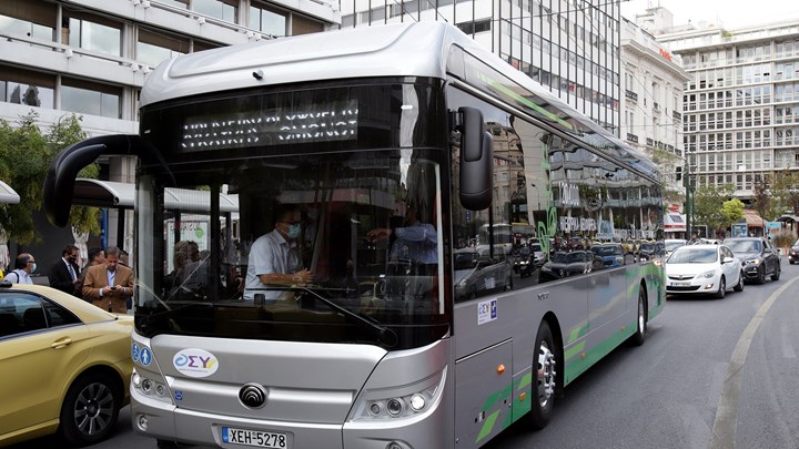 Ένα ηλεκτρικό λεωφορείο στους δρόμους της Αθήνας – Ξεκίνησαν τα δοκιμαστικά δρομολόγια