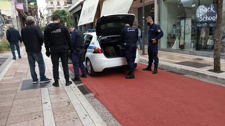 Αγρίνιο: Τραυμάτισε με μαχαίρι δύο γυναίκες στο κέντρο της πόλης – Μία τρίτη κατάφερε να του ξεφύγει