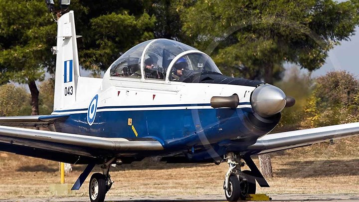 Πτήση μαθητών με εκπαιδευτικά αεροσκάφη της Πολεμικής Αεροπορίας – ΦΩΤΟ