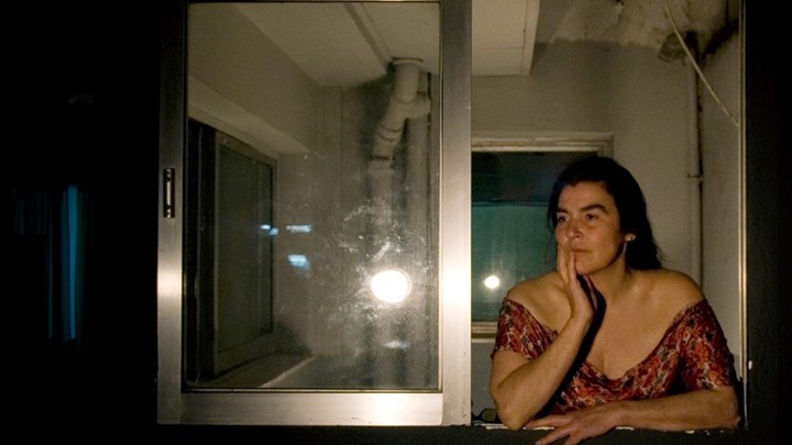 Η Κονιόρδου ανηφορίζει στη Θεσσαλονίκη με το «O oυρανός Κατακόκκινος – Σε σας που με ακούτε»