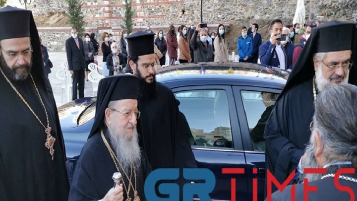 Θεσσαλονίκη: Χωρίς μάσκα ο Άνθιμος και ιερείς στον Άγιο Δημήτριο – Κανονικά η Θεία Κοινωνία – ΒΙΝΤΕΟ