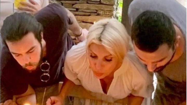 Ελένη Μενεγάκη: Αποκάλυψε την ηλικία της στο Instagram – Η τριπλή γιορτή στην Άνδρο – ΦΩΤΟ