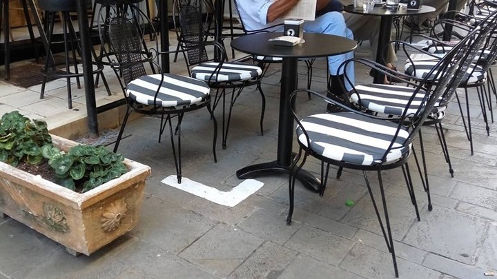 Αλλαγές στην εστίαση – Νέες αποστάσεις στα τραπεζοκαθίσματα