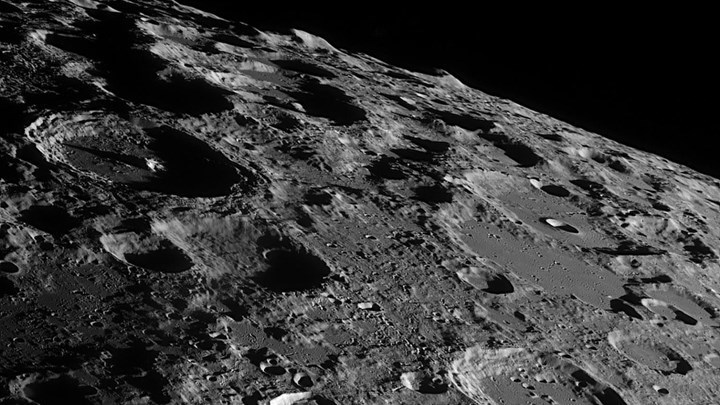 Σπουδαία ανακάλυψη από τη NASA: Ανίχνευσε νερό στη Σελήνη – Τι αλλάζει για τις αποστολές στο φεγγάρι