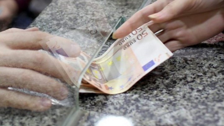 Αναδρομικά: Αυτή είναι η αίτηση που πρέπει να υποβάλουν οι συνταξιούχοι που πήραν κουρεμένα ποσά