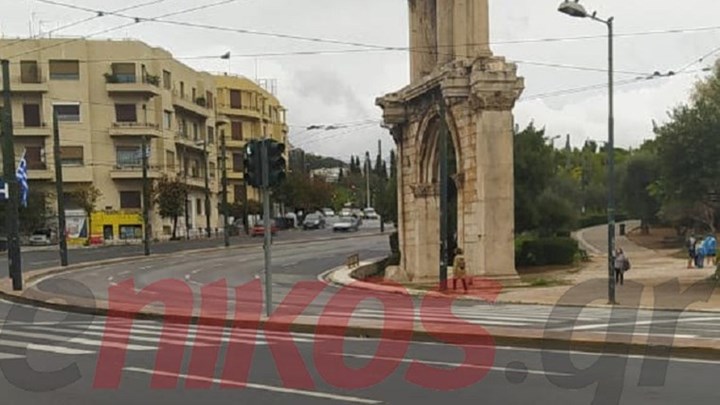 28η Οκτωβρίου: Άδειο το κέντρο της Αθήνας – ΦΩΤΟ αναγνώστη